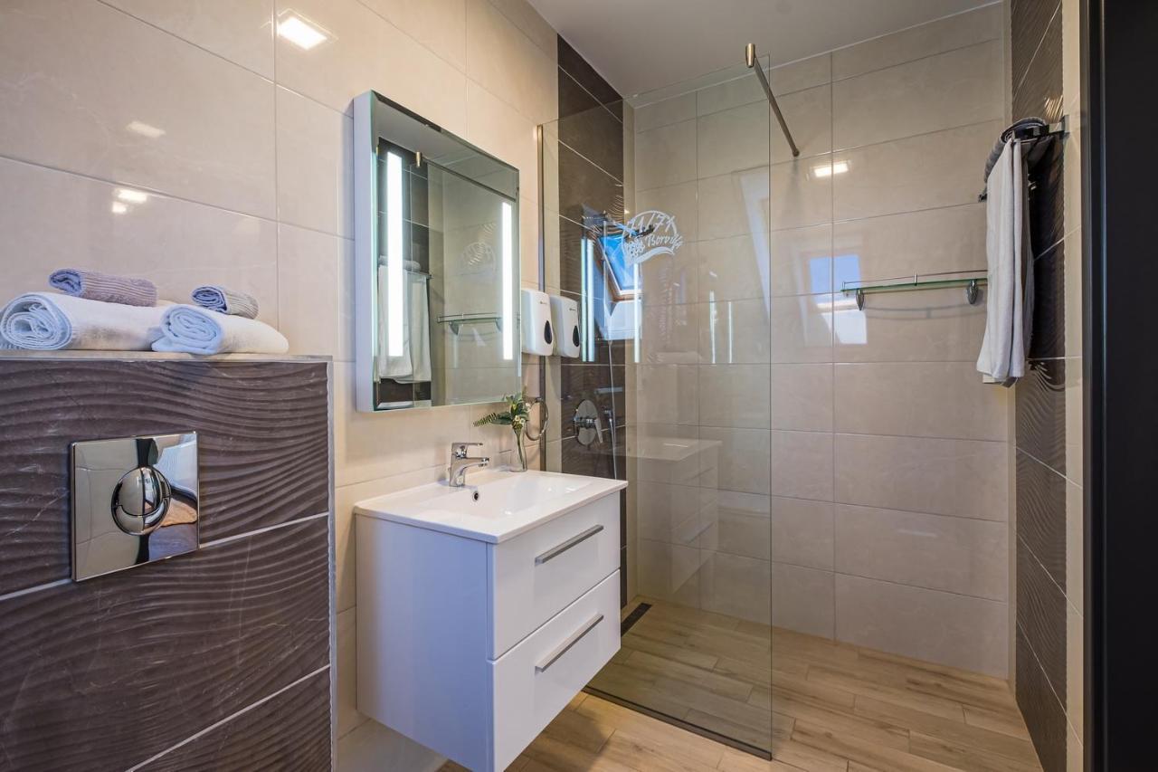 Vitis Kúria 7171 Hotel