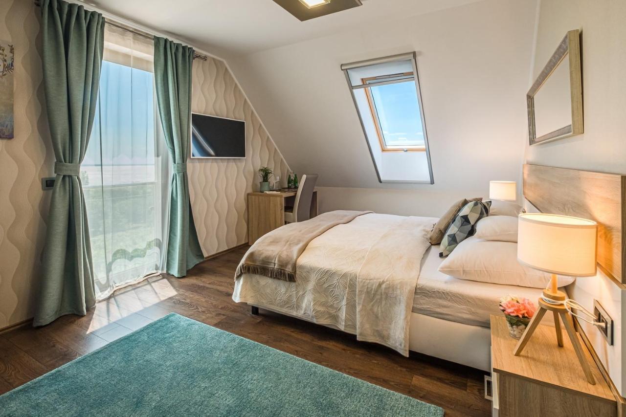 Vitis Kúria 7171 Hotel